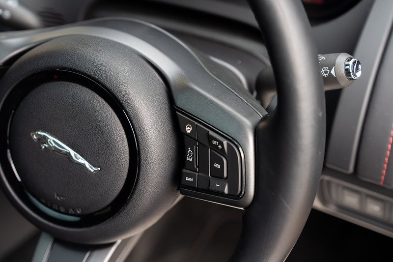 Jaguar F-Type V8 R - Large 43