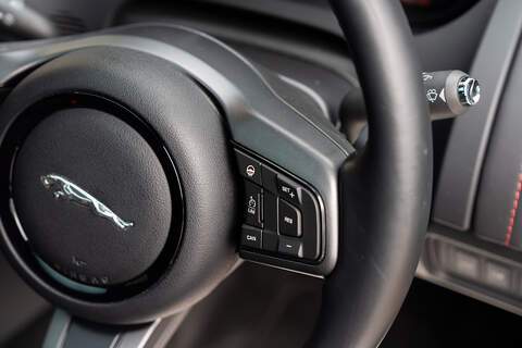 Jaguar F-Type V8 R - Large 43