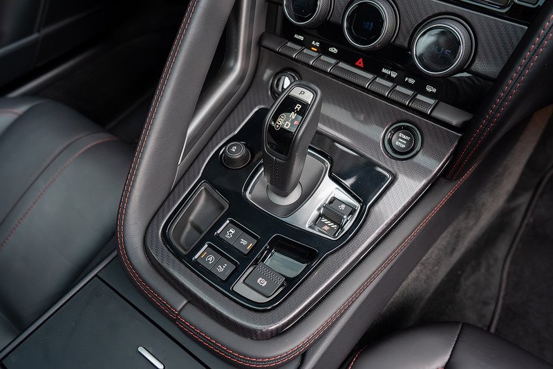 Jaguar F-Type V8 R - Large 12