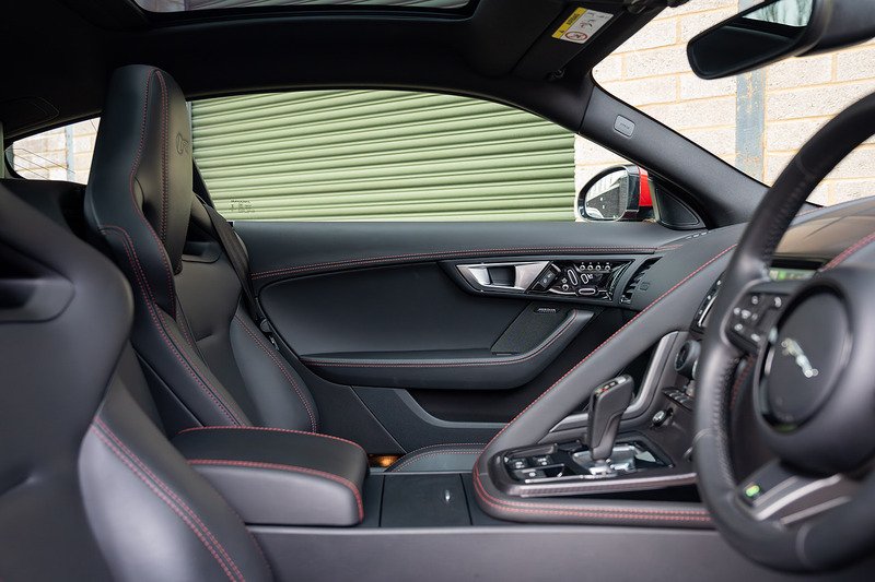 Jaguar F-Type V8 R - Large 32