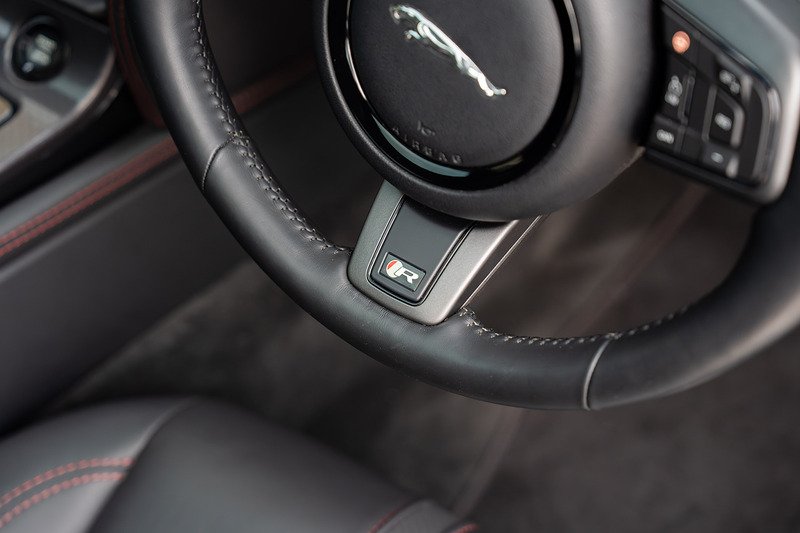 Jaguar F-Type V8 R - Large 34
