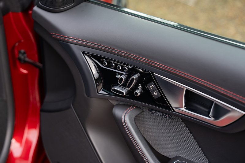 Jaguar F-Type V8 R - Large 44