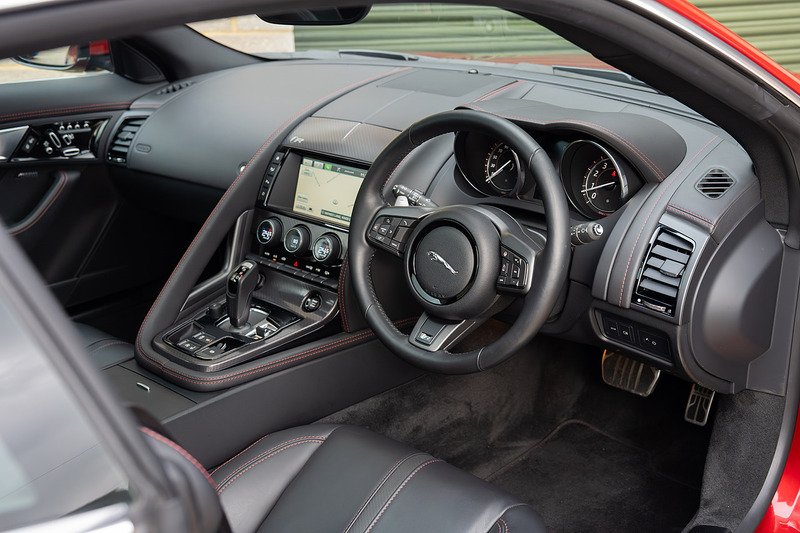 Jaguar F-Type V8 R - Large 33