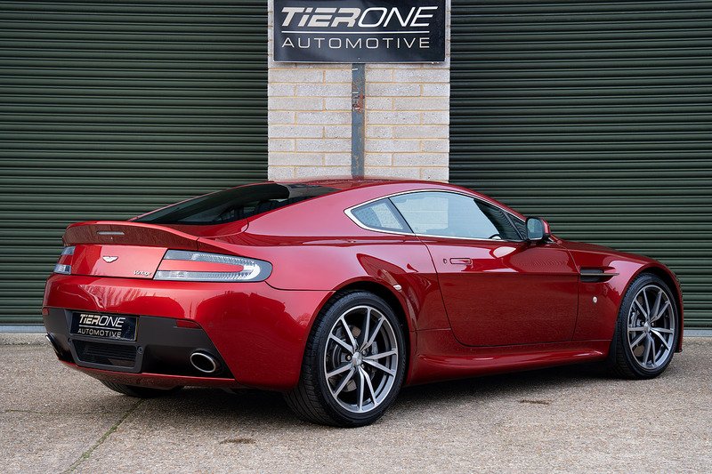 Aston Martin Vantage V8 - Large 1