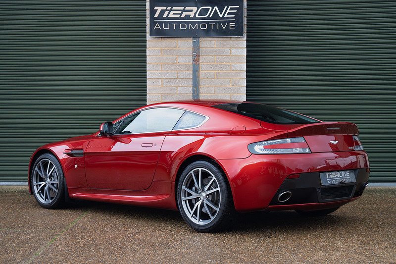 Aston Martin Vantage V8 - Large 8