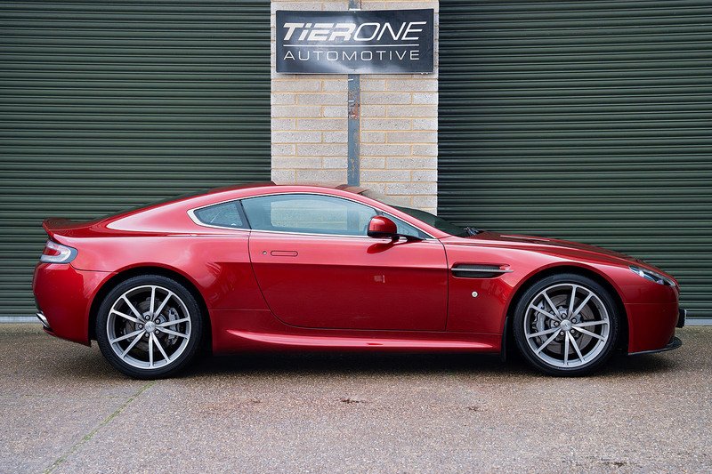 Aston Martin Vantage V8 - Large 2