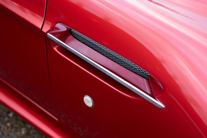 Aston Martin Vantage V8 - Large 23
