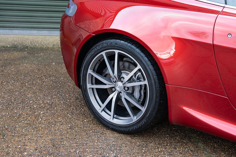 Aston Martin Vantage V8 - Large 36