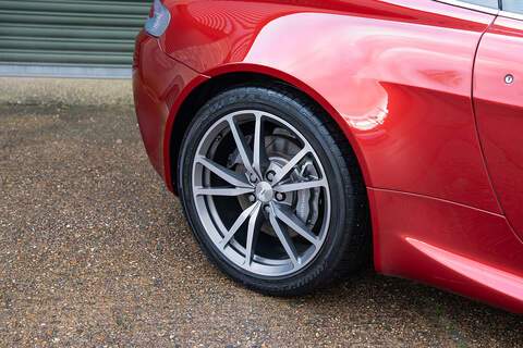 Aston Martin Vantage V8 - Large 36