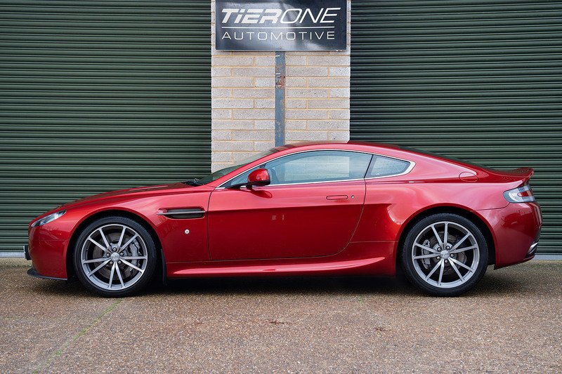 Aston Martin Vantage V8 - Large 9