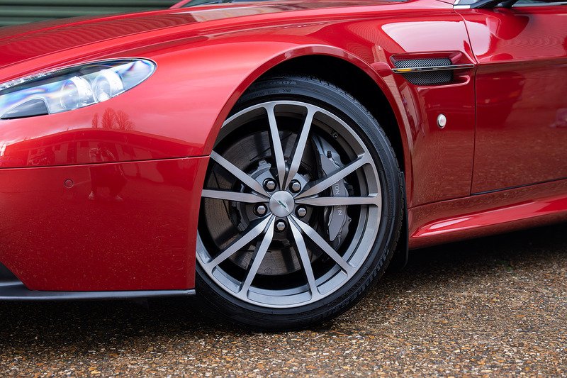 Aston Martin Vantage V8 - Large 6