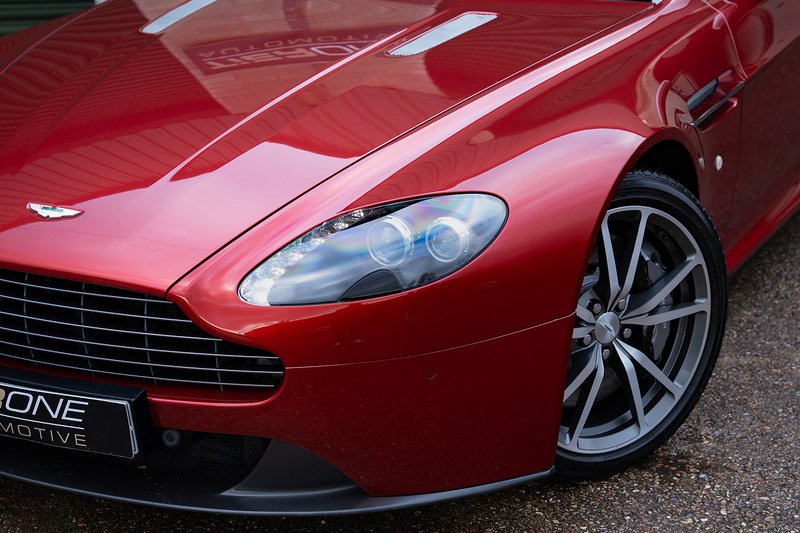 Aston Martin Vantage V8 - Large 37