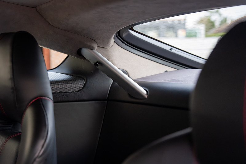 Aston Martin Vantage V8 - Large 31