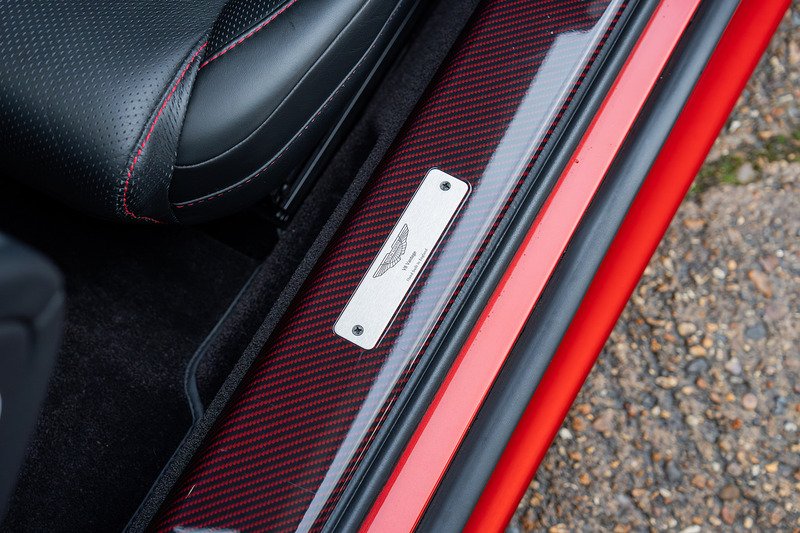 Aston Martin Vantage V8 - Large 25