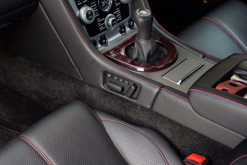 Aston Martin Vantage V8 - Large 17