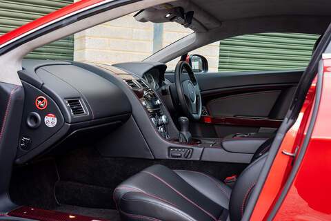 Aston Martin Vantage V8 - Large 3