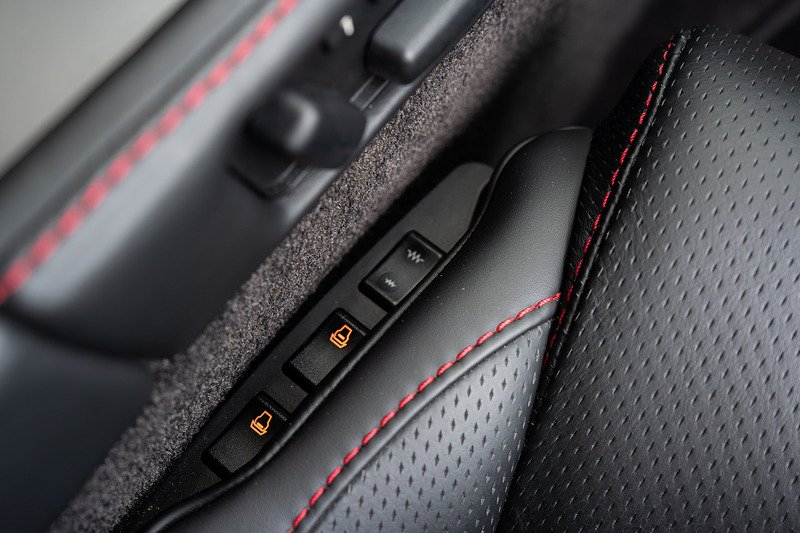 Aston Martin Vantage V8 - Large 14