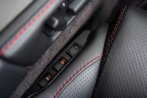 Aston Martin Vantage V8 - Large 14