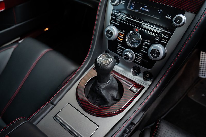 Aston Martin Vantage V8 - Large 16