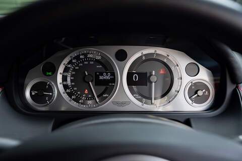 Aston Martin Vantage V8 - Large 27