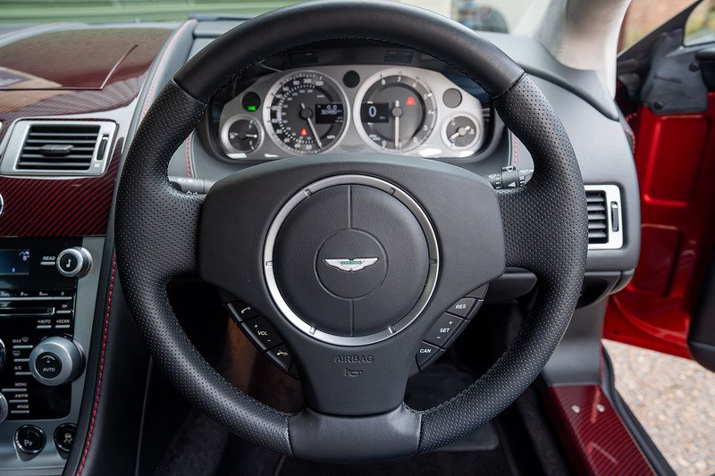 Aston Martin Vantage V8 - Large 12