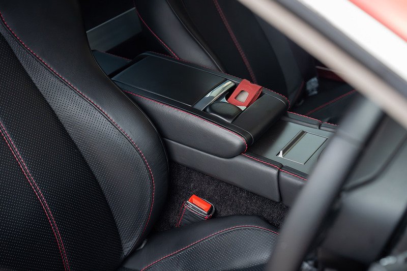 Aston Martin Vantage V8 - Large 29