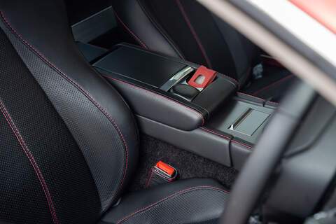 Aston Martin Vantage V8 - Large 29