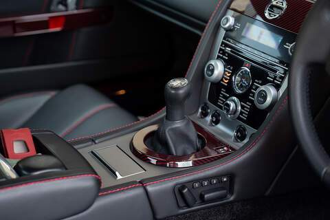 Aston Martin Vantage V8 - Large 11