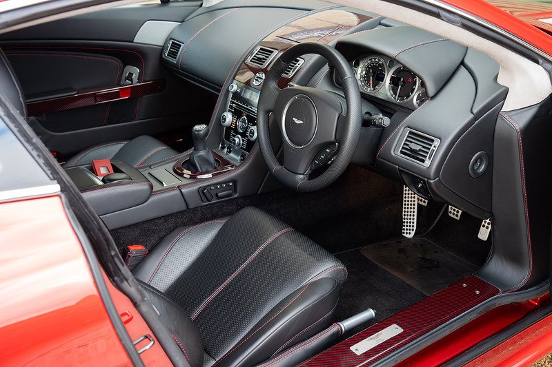 Aston Martin Vantage V8 - Large 10