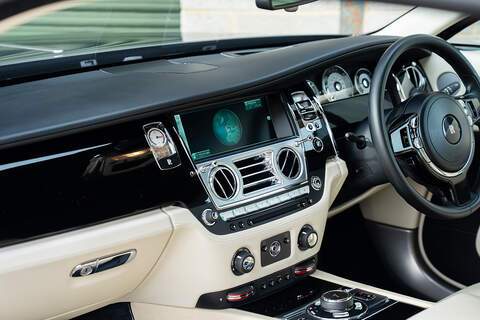 Rolls-Royce Wraith V12 - Large 38