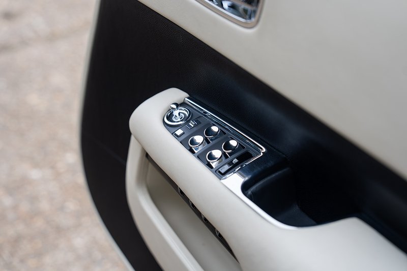 Rolls-Royce Wraith V12 - Large 43