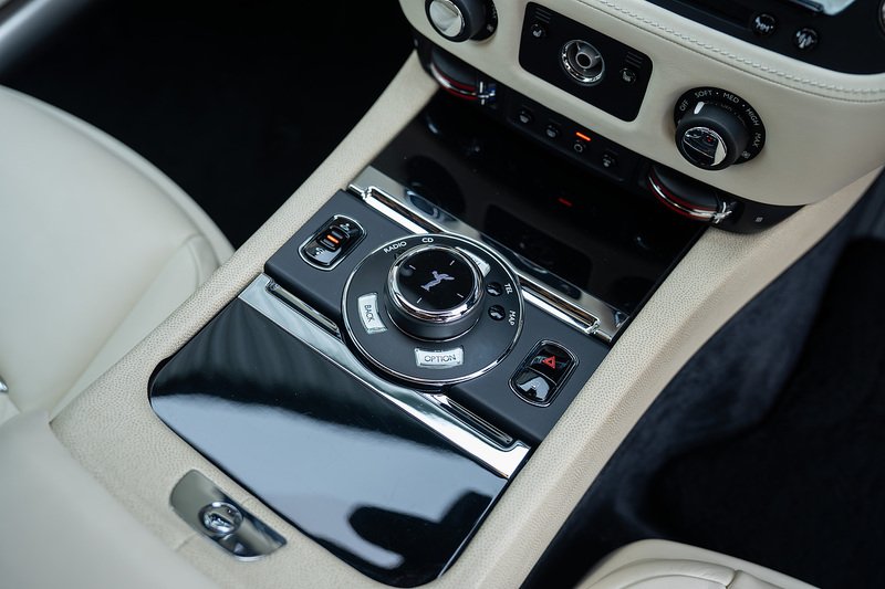 Rolls-Royce Wraith V12 - Large 39