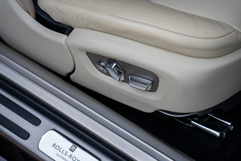 Rolls-Royce Wraith V12 - Large 24