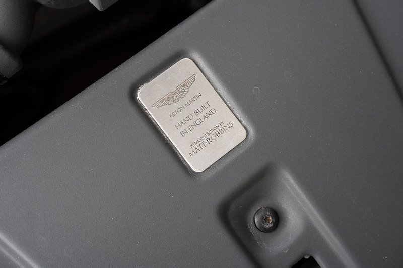 Aston Martin Vantage V12 - Large 44