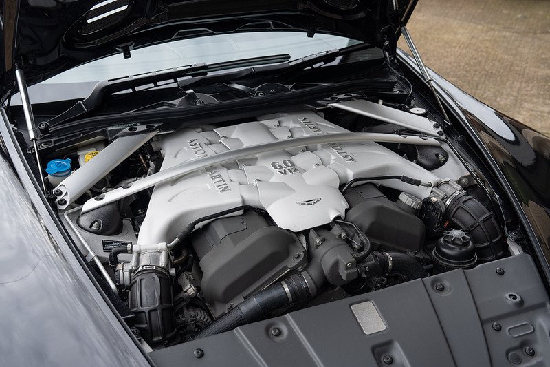 Aston Martin Vantage V12 - Large 51