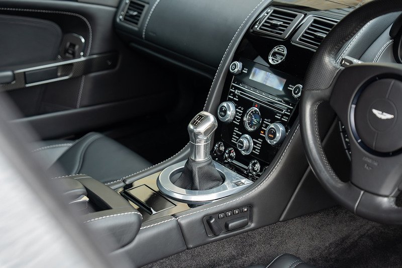 Aston Martin Vantage V12 - Large 36