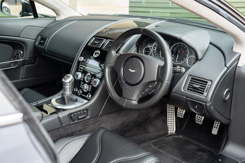 Aston Martin Vantage V12 - Large 35