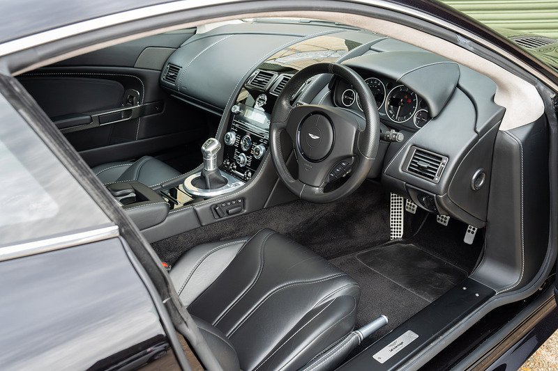 Aston Martin Vantage V12 - Large 10