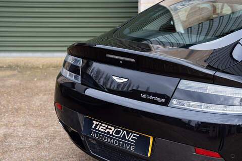 Aston Martin Vantage V12 - Large 39