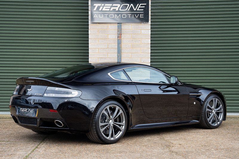 Aston Martin Vantage V12 - Large 1