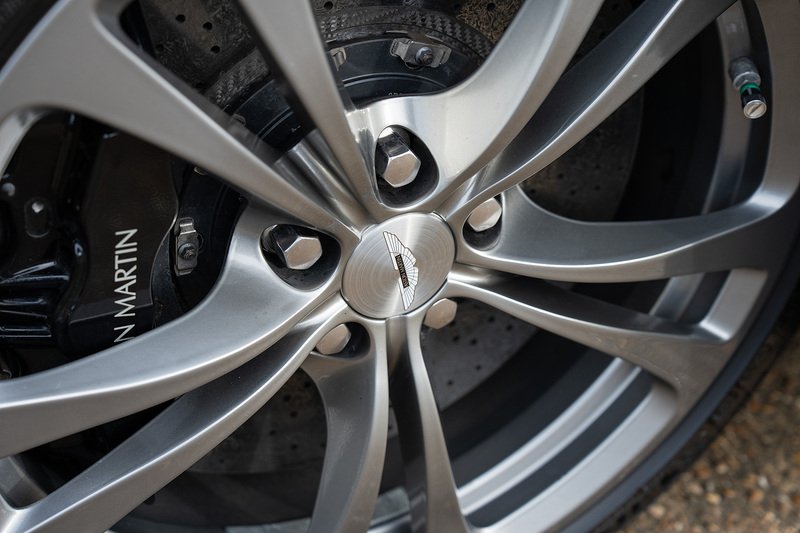 Aston Martin Vantage V12 - Large 37