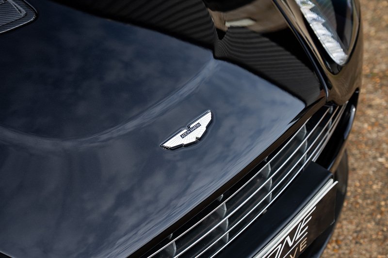 Aston Martin Vantage V12 - Large 21