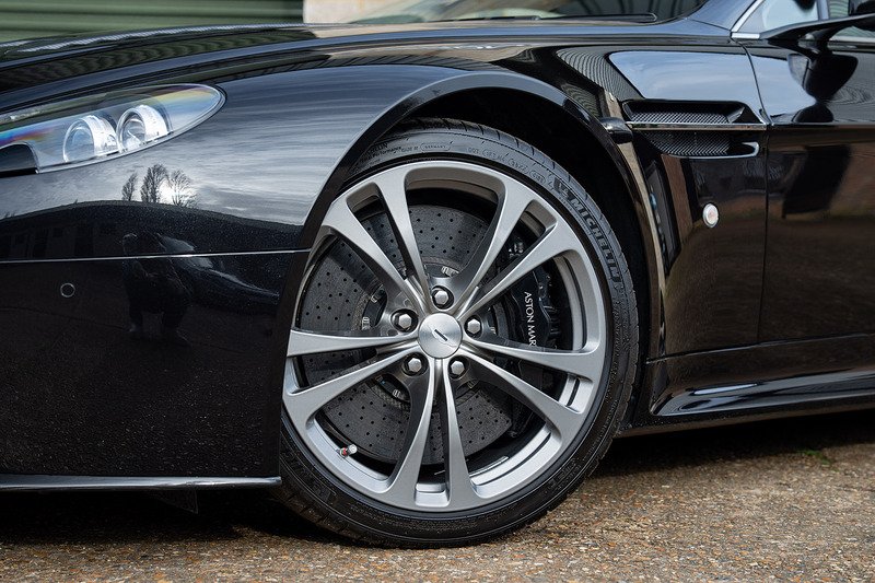 Aston Martin Vantage V12 - Large 6