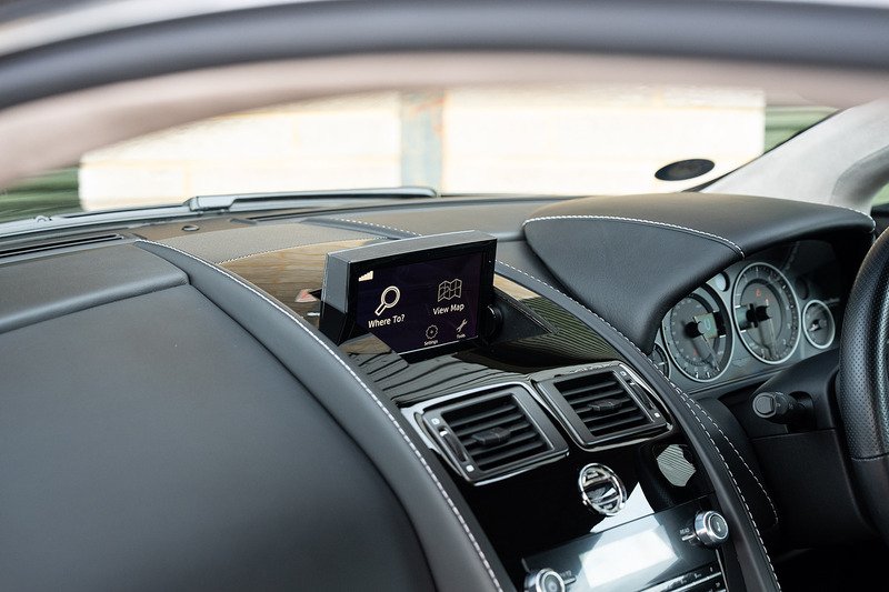 Aston Martin Vantage V12 - Large 28