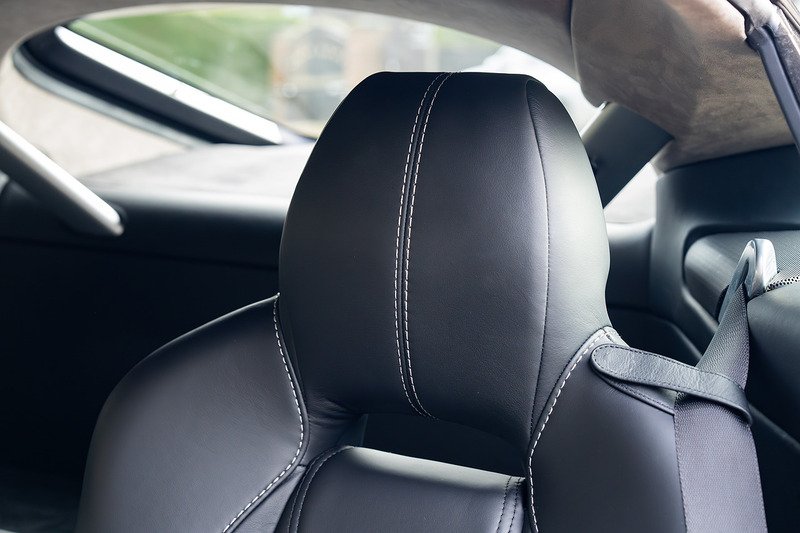 Aston Martin Vantage V12 - Large 29