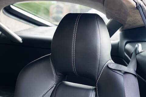 Aston Martin Vantage V12 - Large 29