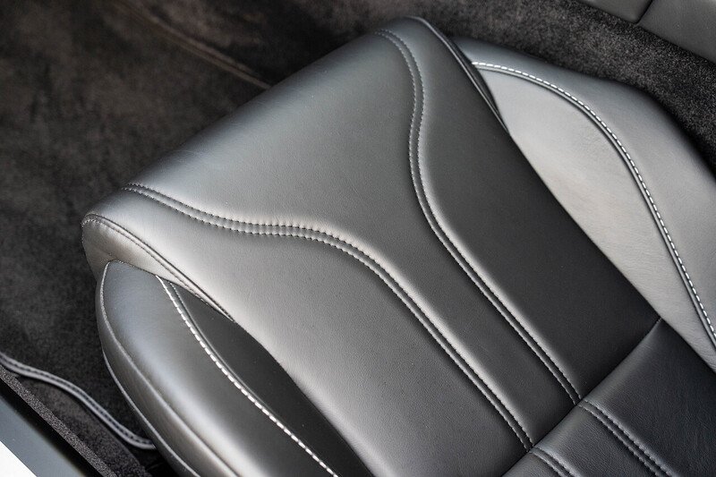 Aston Martin Vantage V12 - Large 14