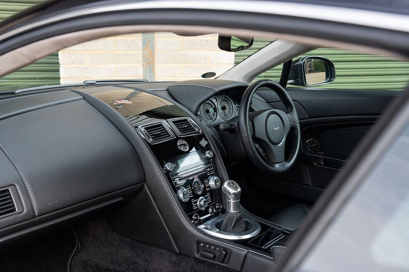 Aston Martin Vantage V12 - Large 4