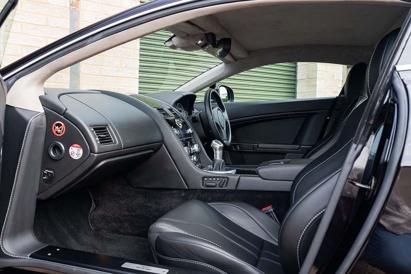 Aston Martin Vantage V12 - Large 3