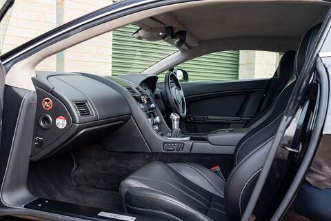 Aston Martin Vantage V12 - Large 3